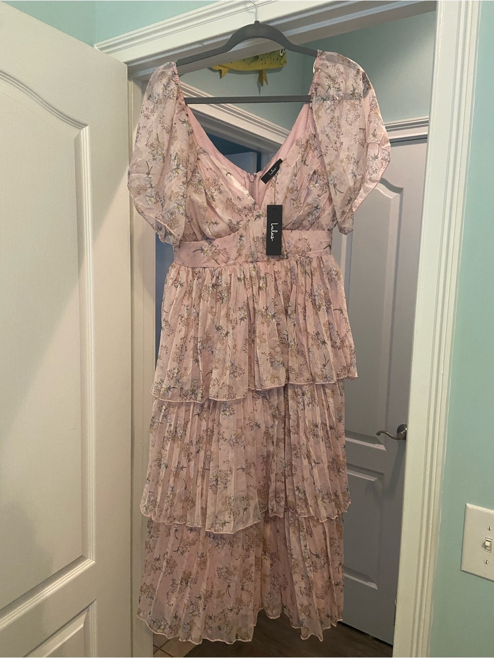 Lulu’s Gentle Charm Mauve Floral Print Pleated Tiered Midi Dress - Picture 3 of 9